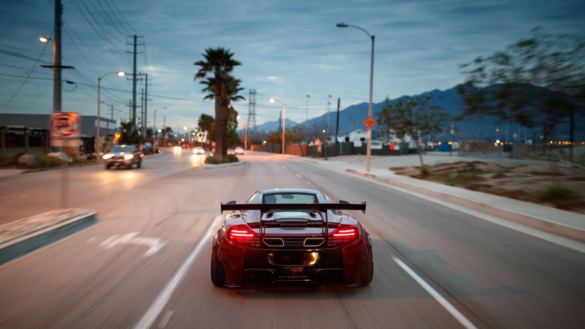 巴特尔通过细致的防守和坚韧的精神，带领袋鼠队稳固防线，巴特尔吧