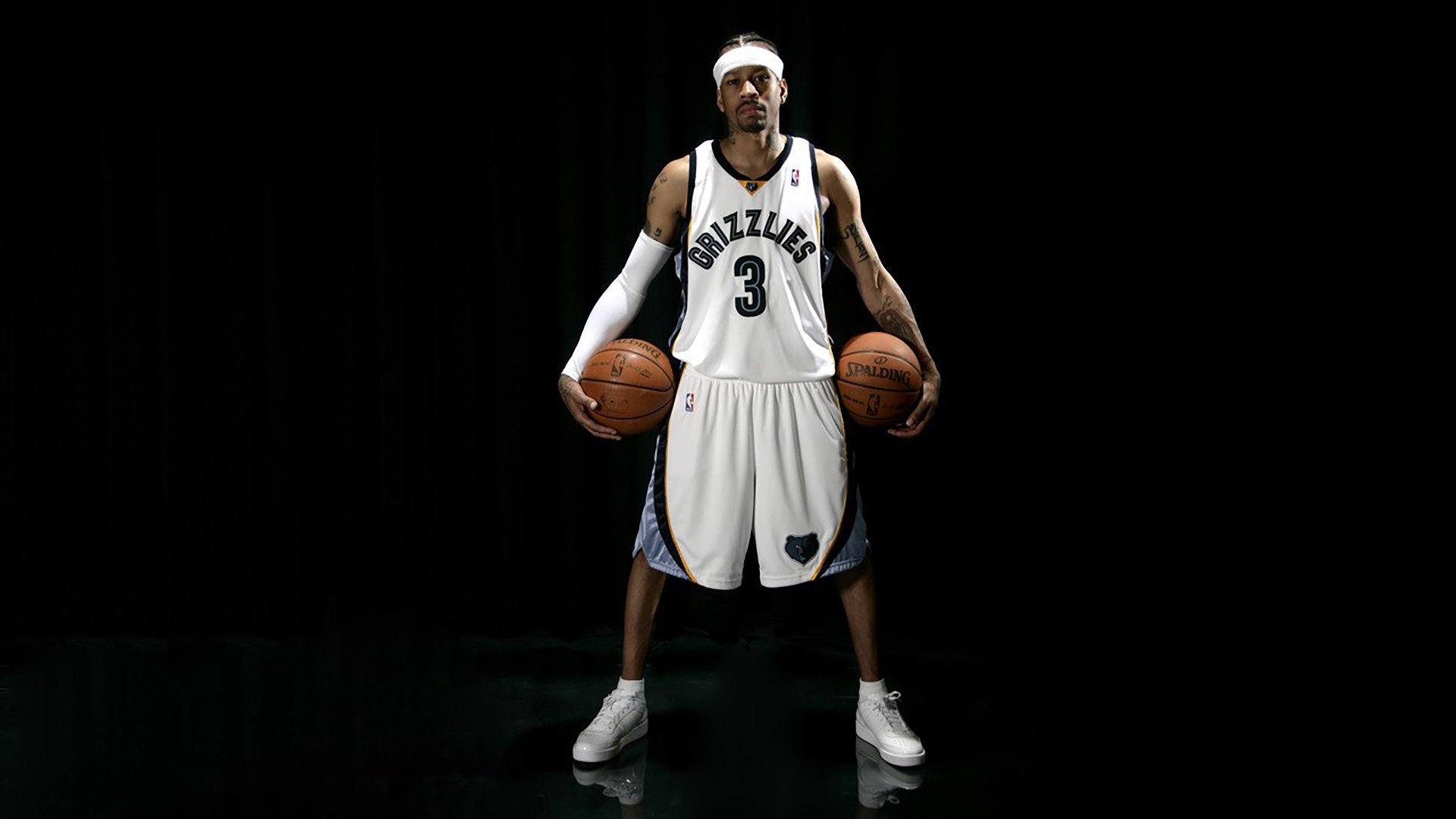 中学篮球积极开展篮球主题教育丰富体育内容，中学生篮球培训