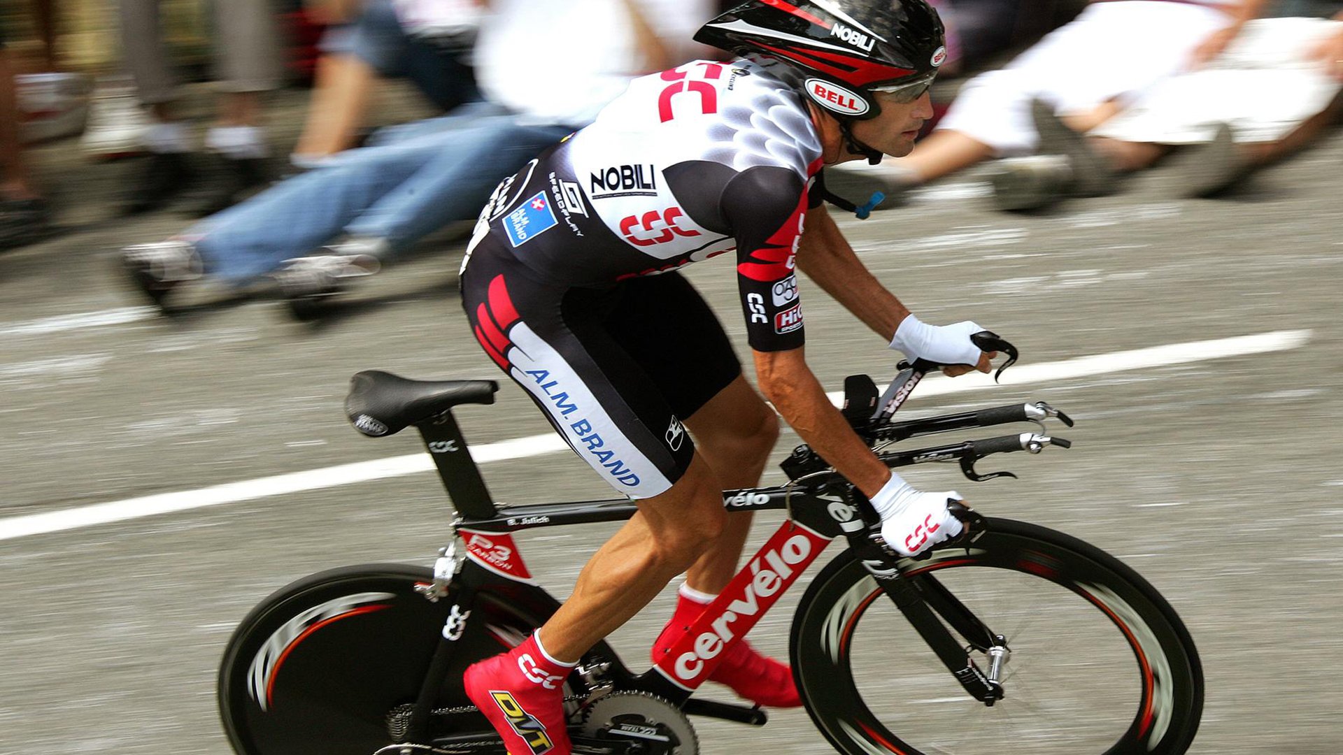 奇亚拉·佩拉卡尼与马泰奥·桑托罗跳板动作协调完美