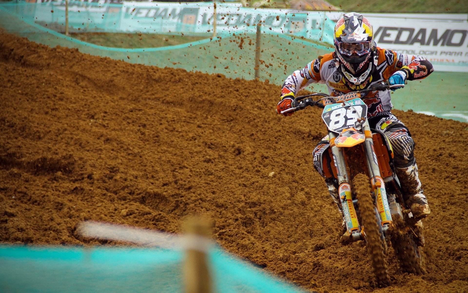 快船队内气氛轻松互动频繁提高默契度，球队快船